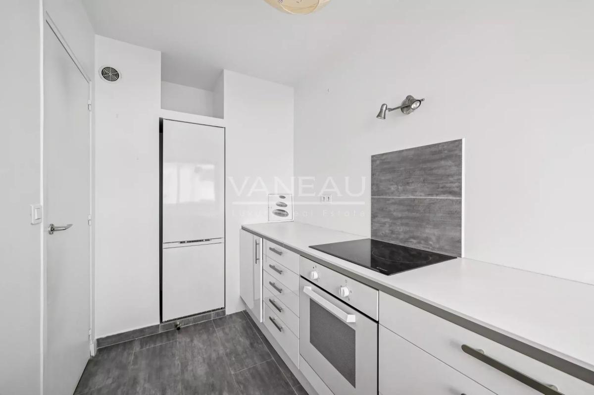 Paris XVe - Volontaires / Vaugirard : Studio lumineux avec balco