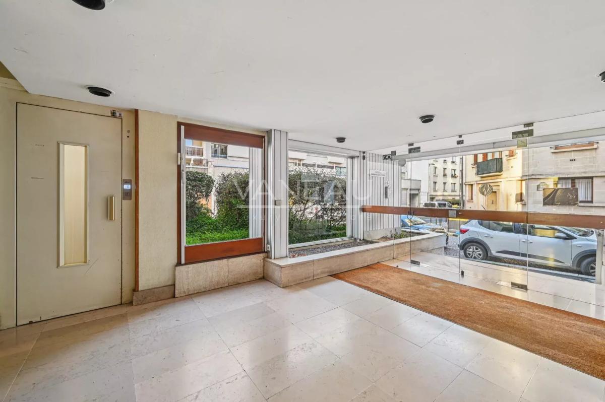 Paris XVe - Convention : Appartement trois pièces en très bon ét