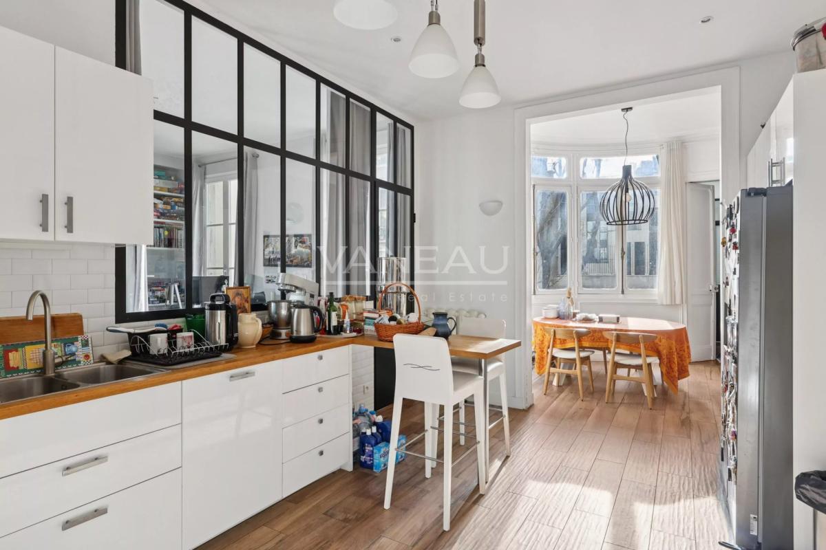 Paris IXe - rue de Liège - 6 pièces, 4 chambres - Standing