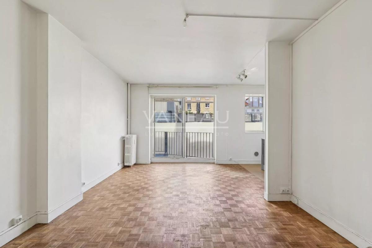 Paris XVe, grand studio 34.38 m² avec balcon