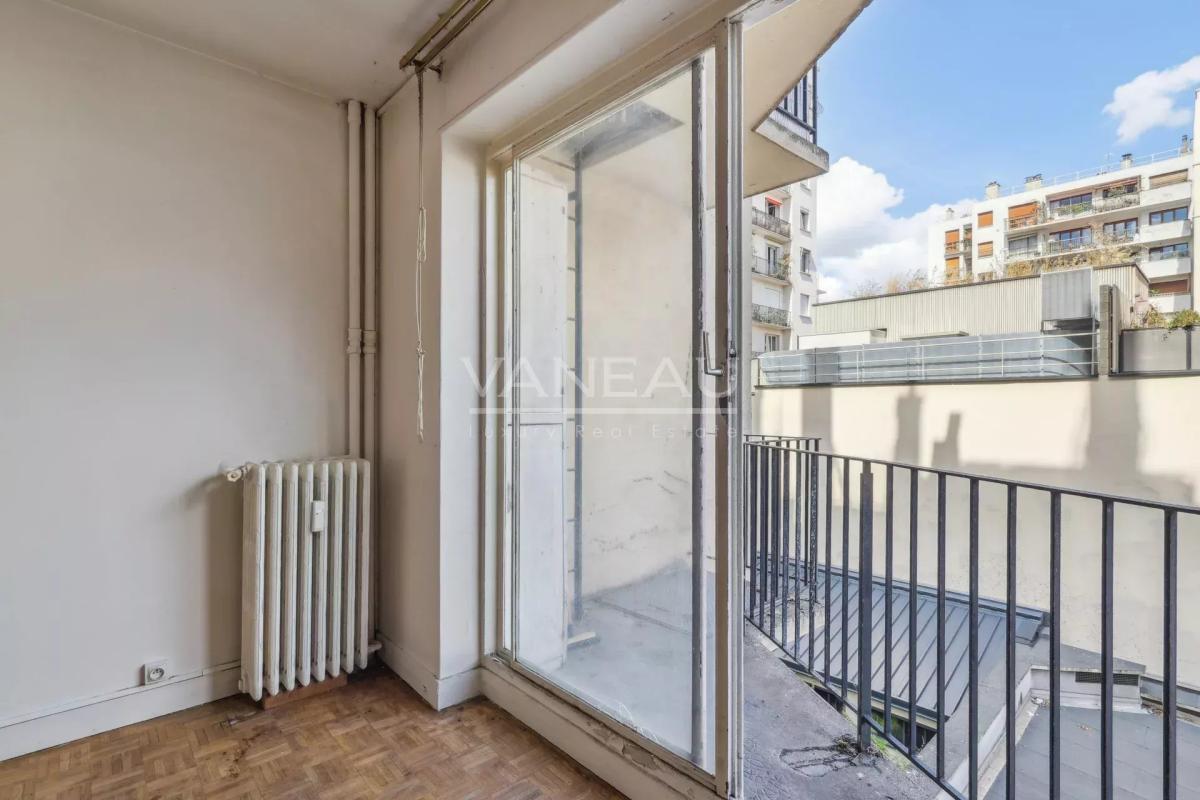Paris XVe, grand studio 34.38 m² avec balcon
