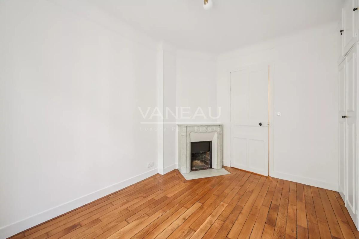 Boulogne - En étage avec ascenseur - Charme de l'ancien