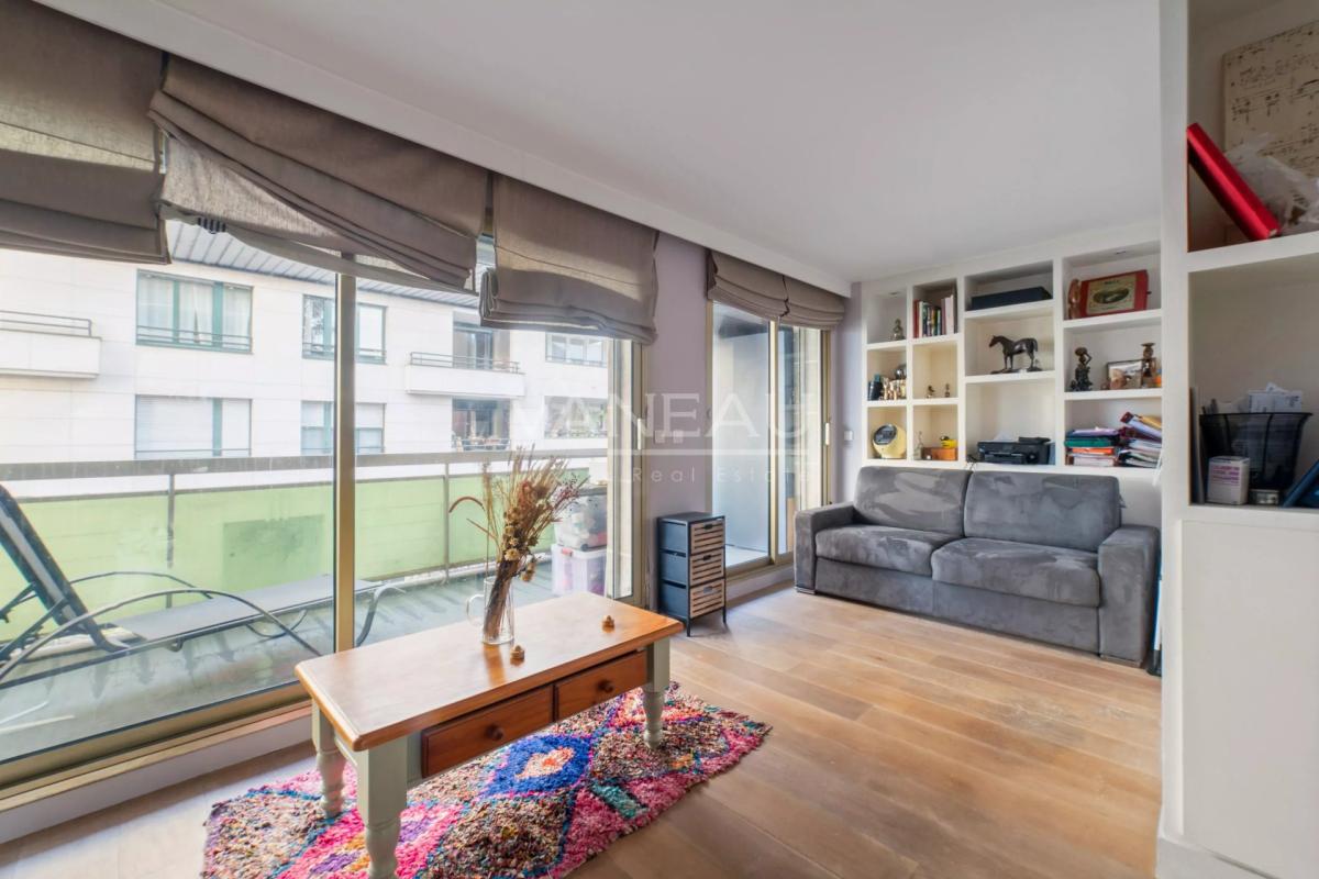 Terrasse et balcon. Cave et parking