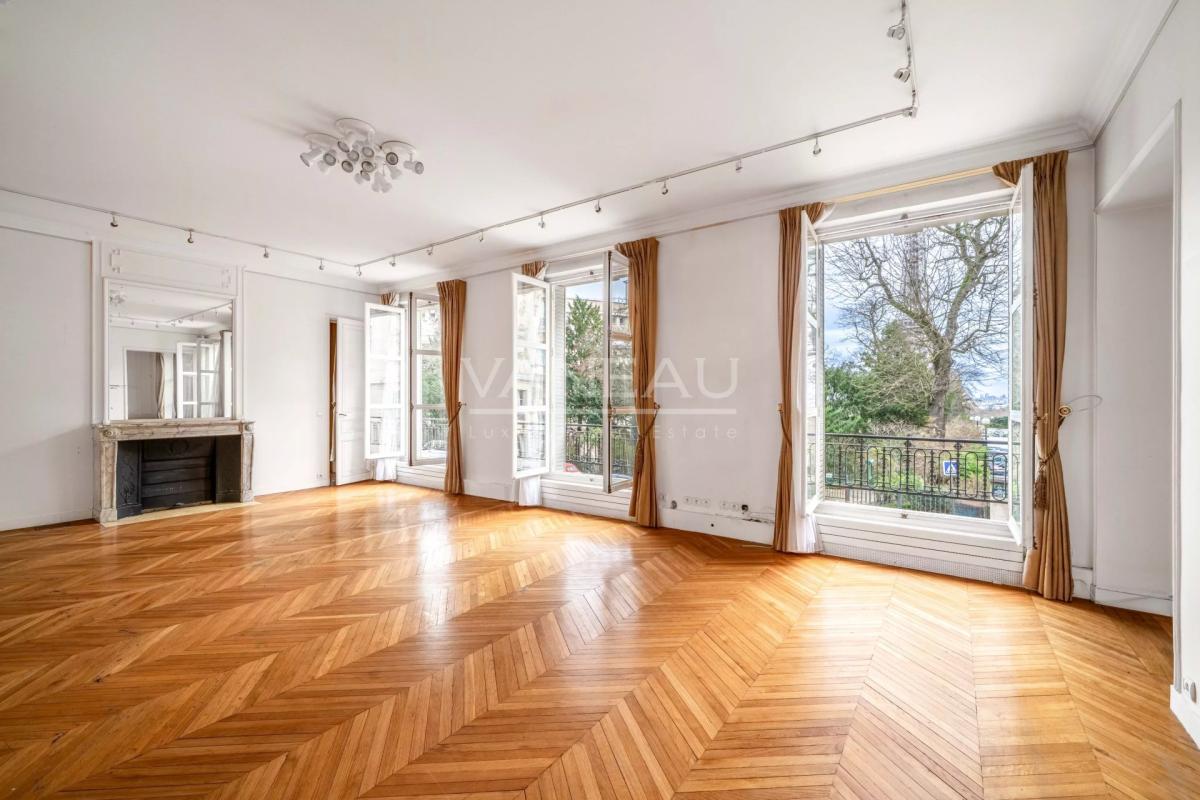 Paris XVIe Trocadéro - Vue tour Eiffel  Appartement Familial et 