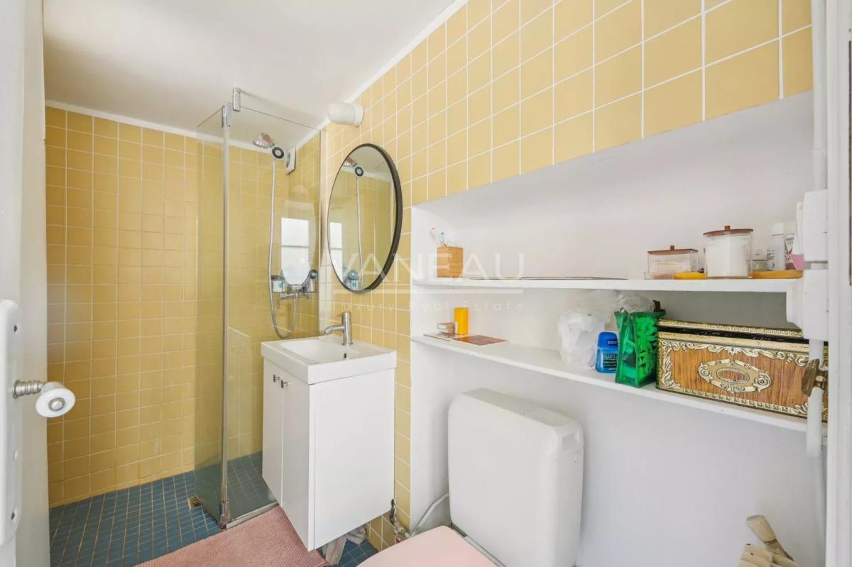 PARIS IIIe - Bretagne - Dernier étage calme et ensoleillé avec v