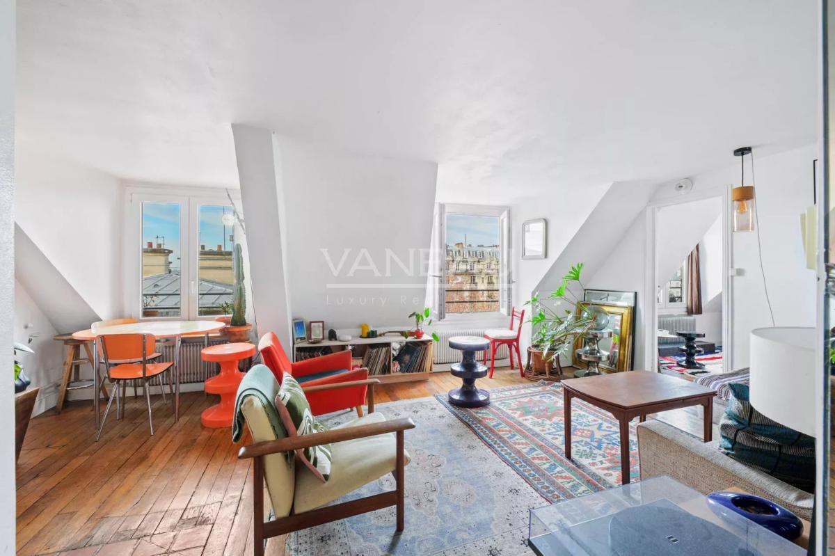PARIS IIIe - Bretagne - Dernier étage calme et ensoleillé avec v