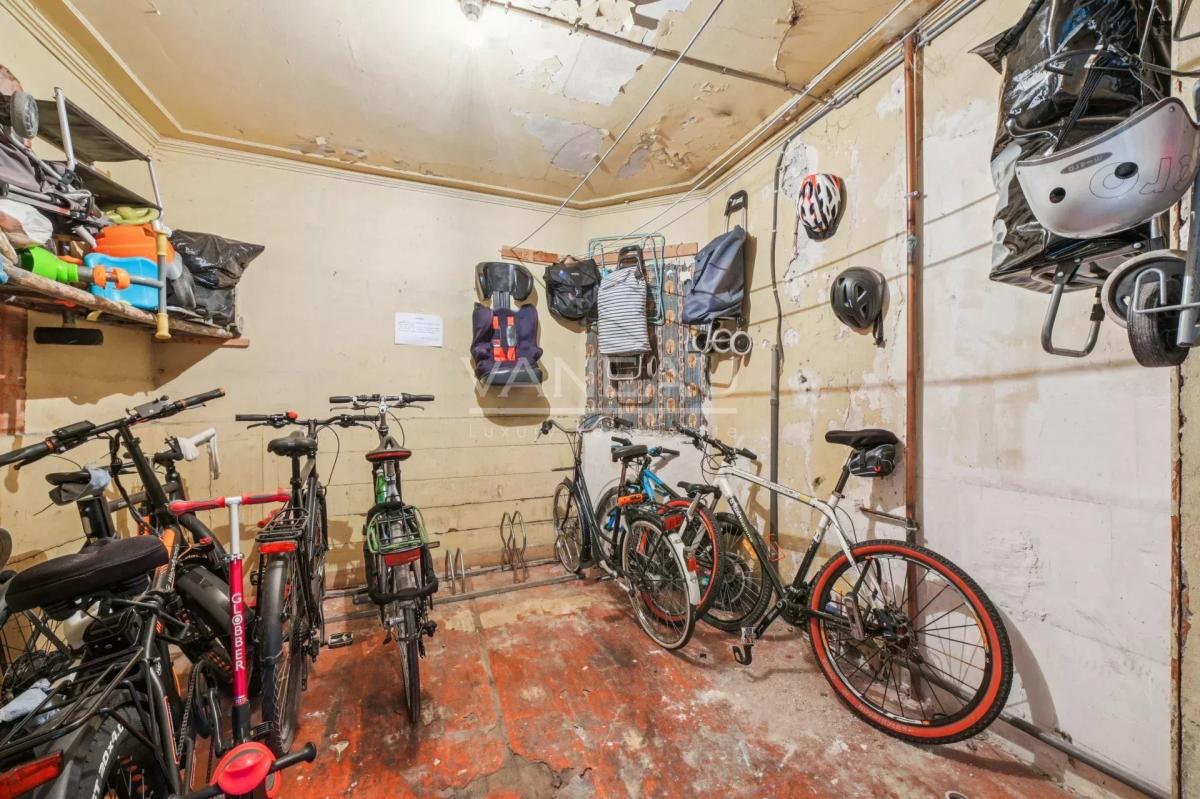 PARIS IIIe - Bretagne - Dernier étage calme et ensoleillé avec v