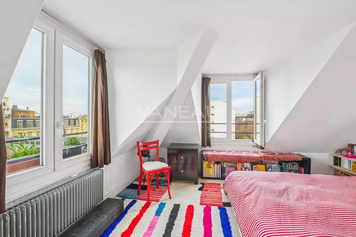 PARIS IIIe - Bretagne - Dernier étage calme et ensoleillé avec v