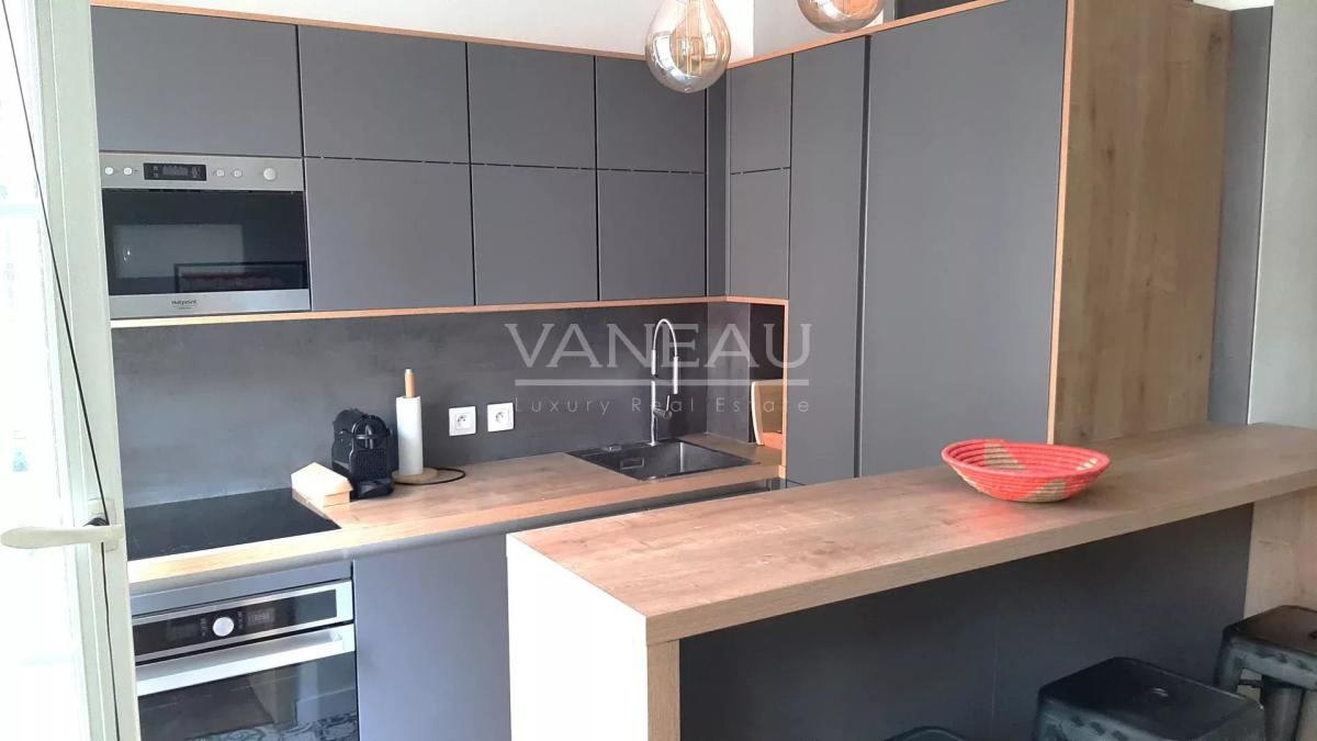 RUE DE VAUGIRARD - MEUBLÉ