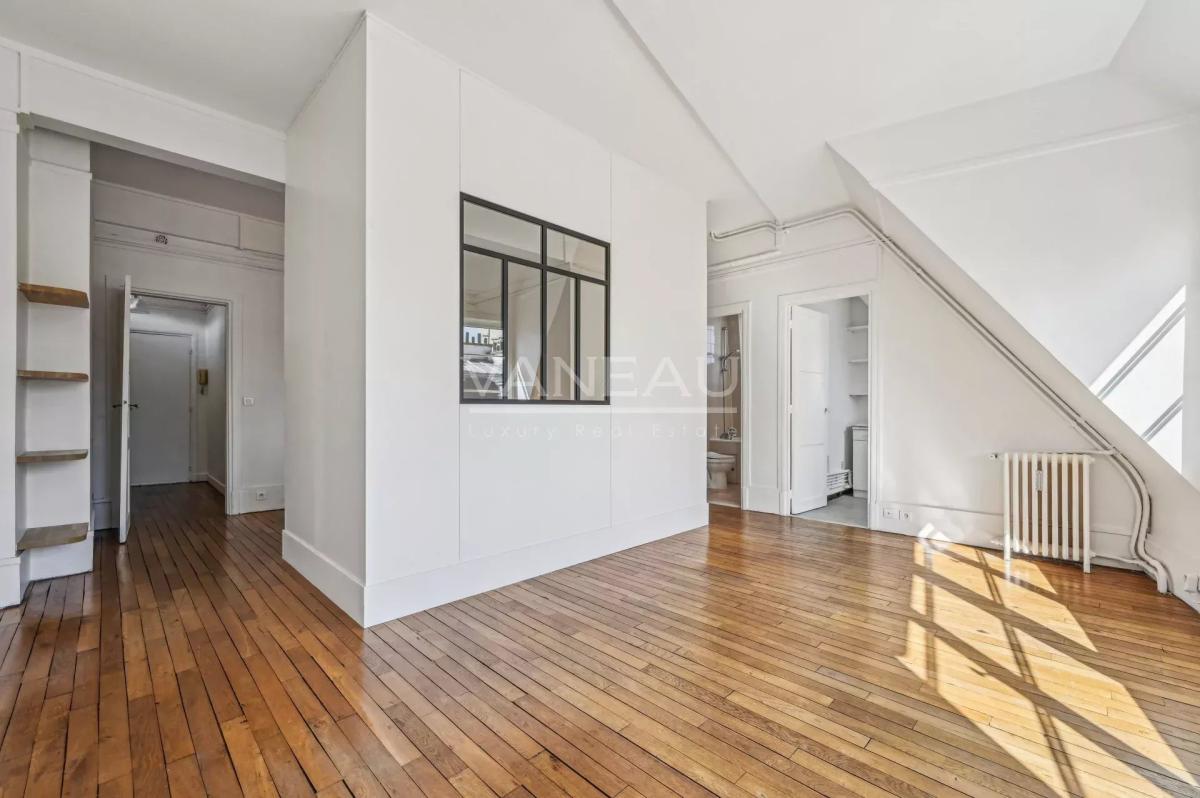 Paris XVe - Sèvres Lecourbe - Appartement lumineux en étage élev