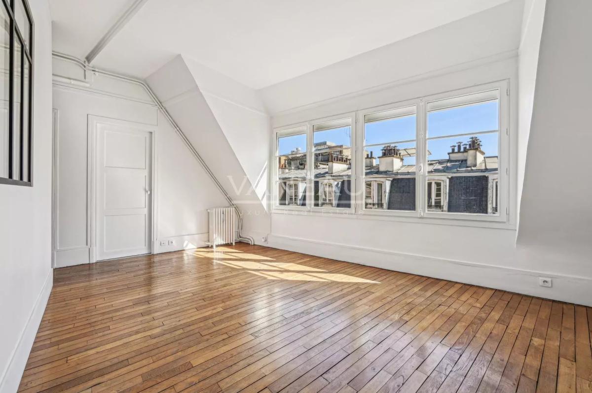 Paris XVe - Sèvres Lecourbe - Appartement lumineux en étage élev