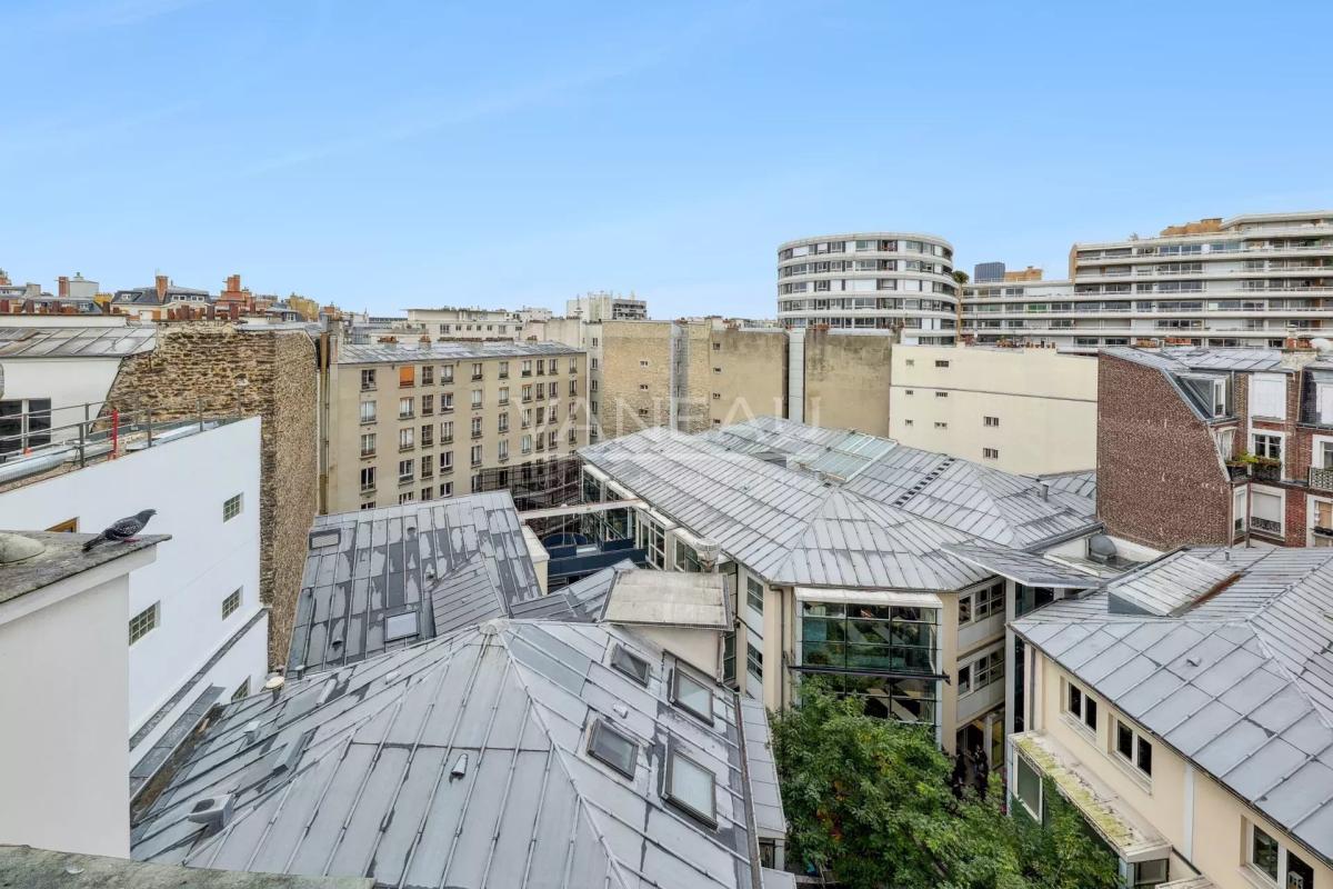 PARIS XVe - 2/3 pièces vue dégagée et ensoleillé