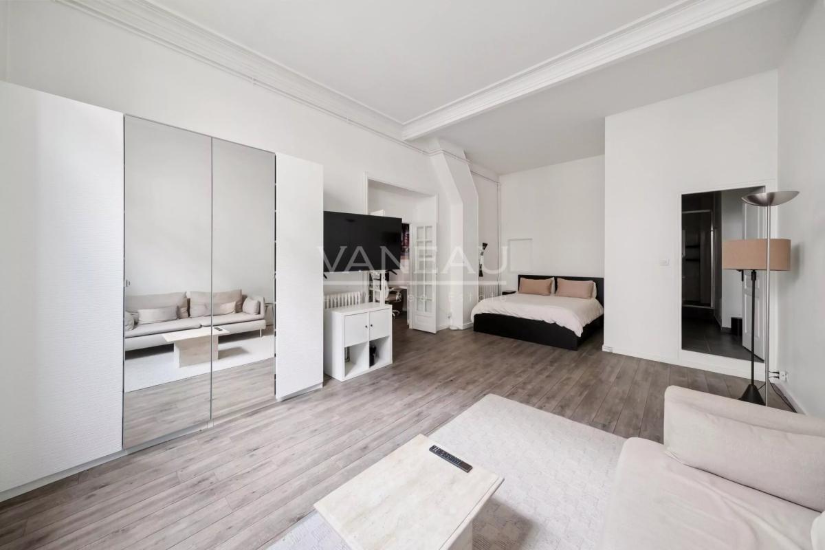 Paris XVIe Trocadéro Grand Studio de 44 m2 loi Carrez