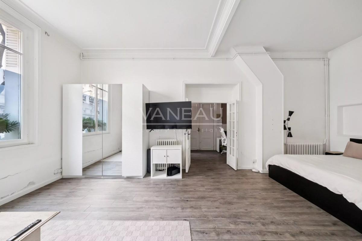 Paris XVIe Trocadéro Grand Studio de 44 m2 loi Carrez