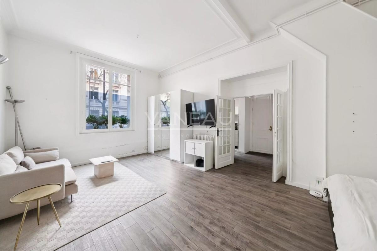 Paris XVIe Trocadéro Grand Studio de 44 m2 loi Carrez