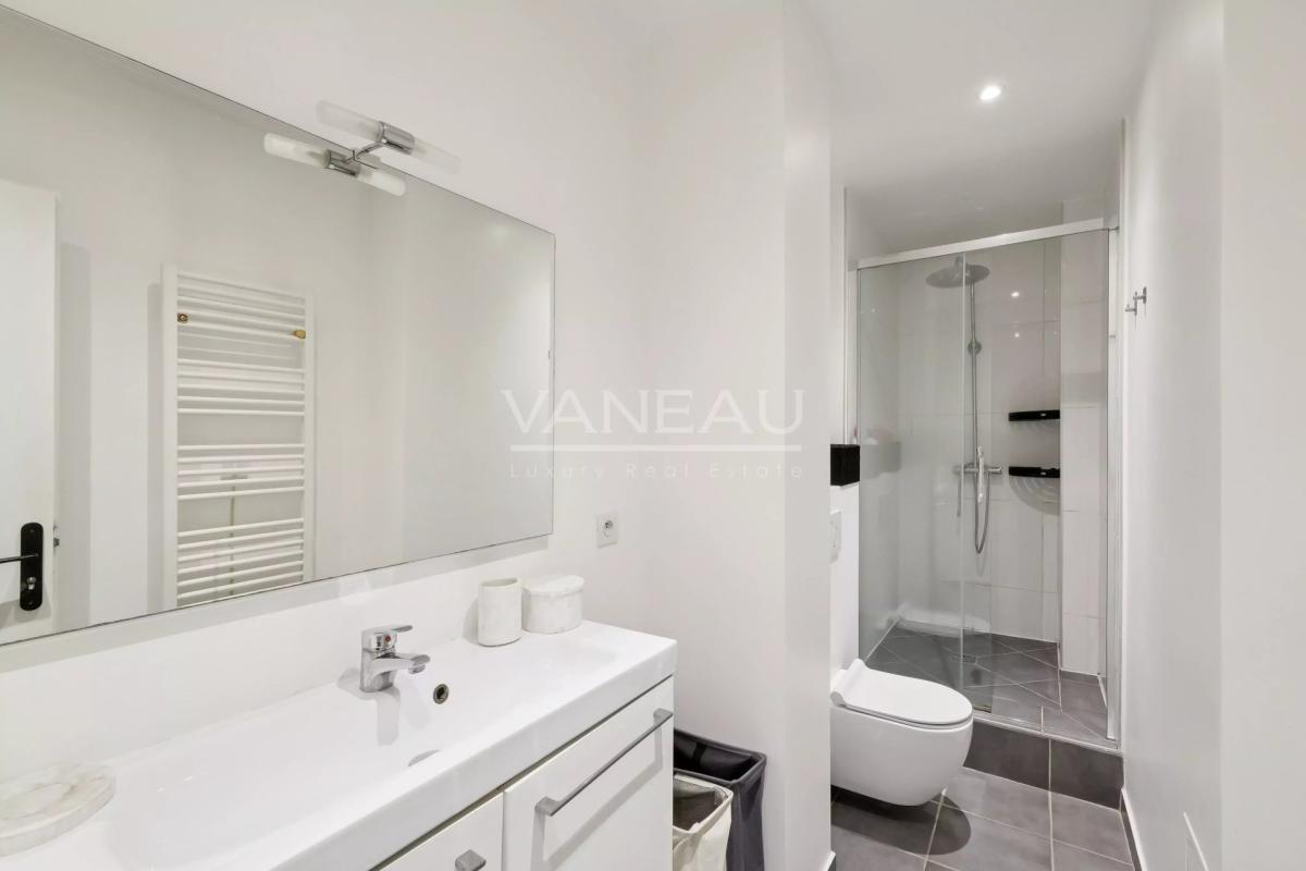 Paris XVIe Trocadéro Grand Studio de 44 m2 loi Carrez