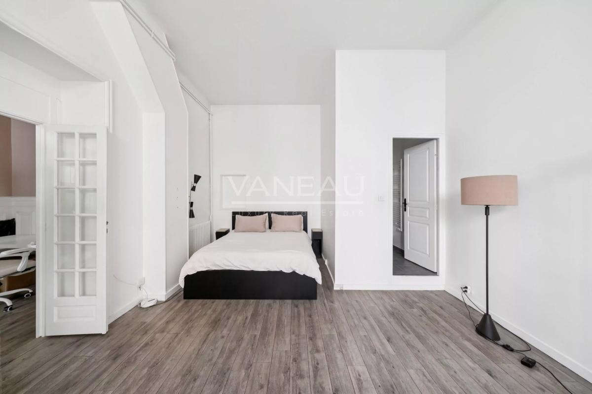Paris XVIe Trocadéro Grand Studio de 44 m2 loi Carrez