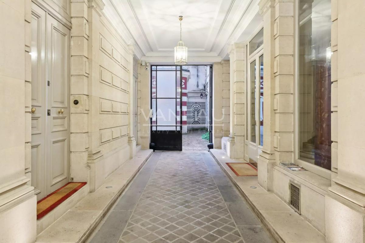 Paris XVIe Trocadéro Grand Studio de 44 m2 loi Carrez