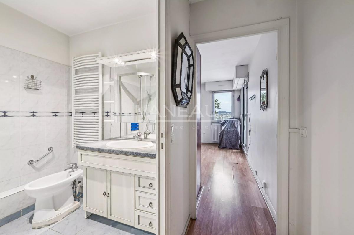 Paris XVIIe/Neuilly - Etage élevé avec terrasse et vue panoramiq