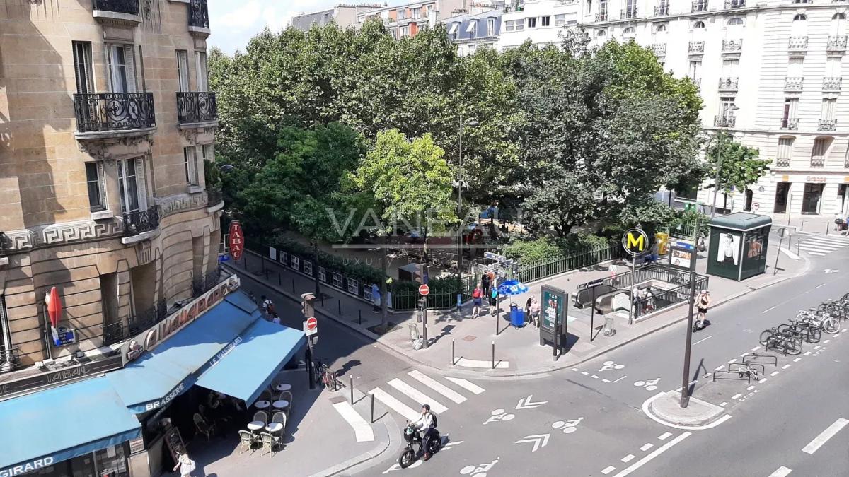 RUE DE VAUGIRARD - MEUBLÉ