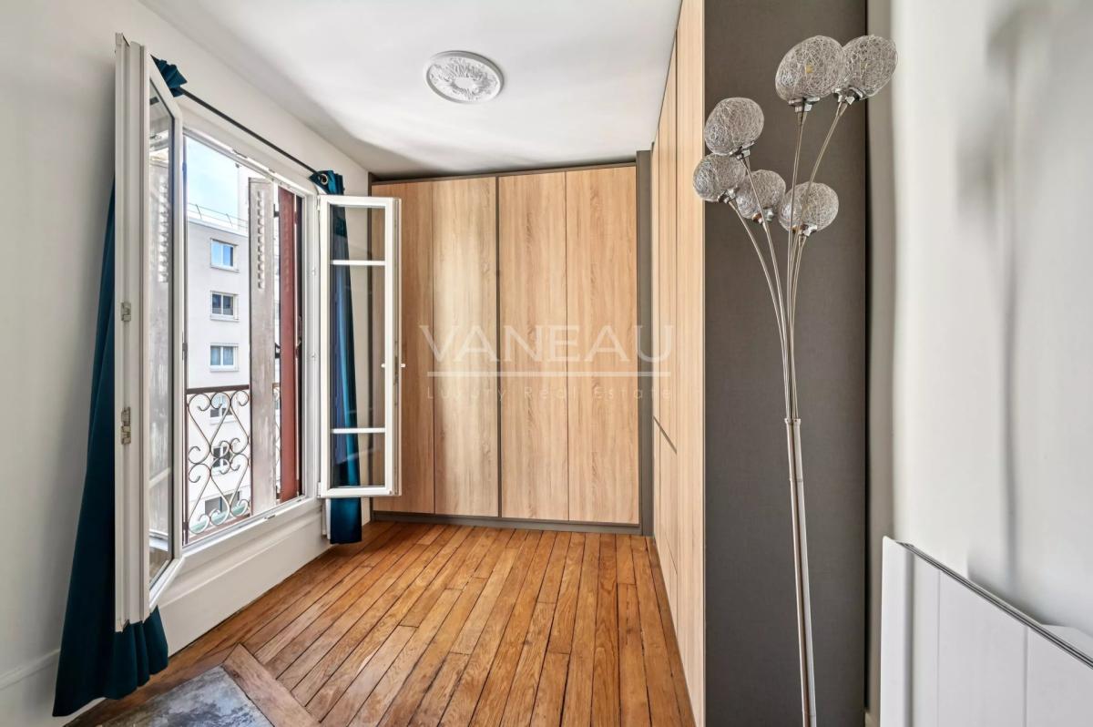 RUE DE VAUGIRARD - MEUBLÉ