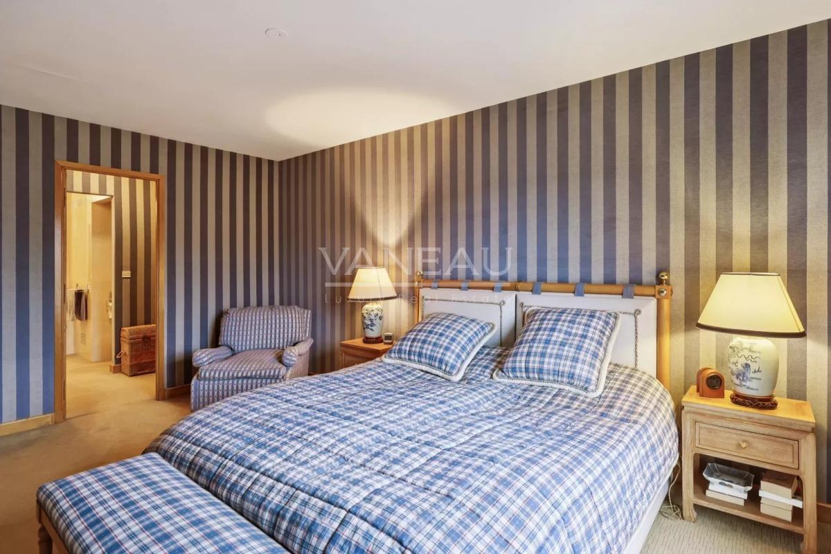 Paris VIIe - Breteuil Invalides - Etage élevé avec vue dégagée