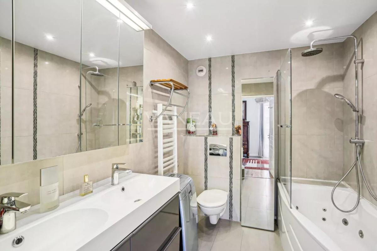 Paris XVIIe - Appartement familial avec terrasse, vue dégagée.