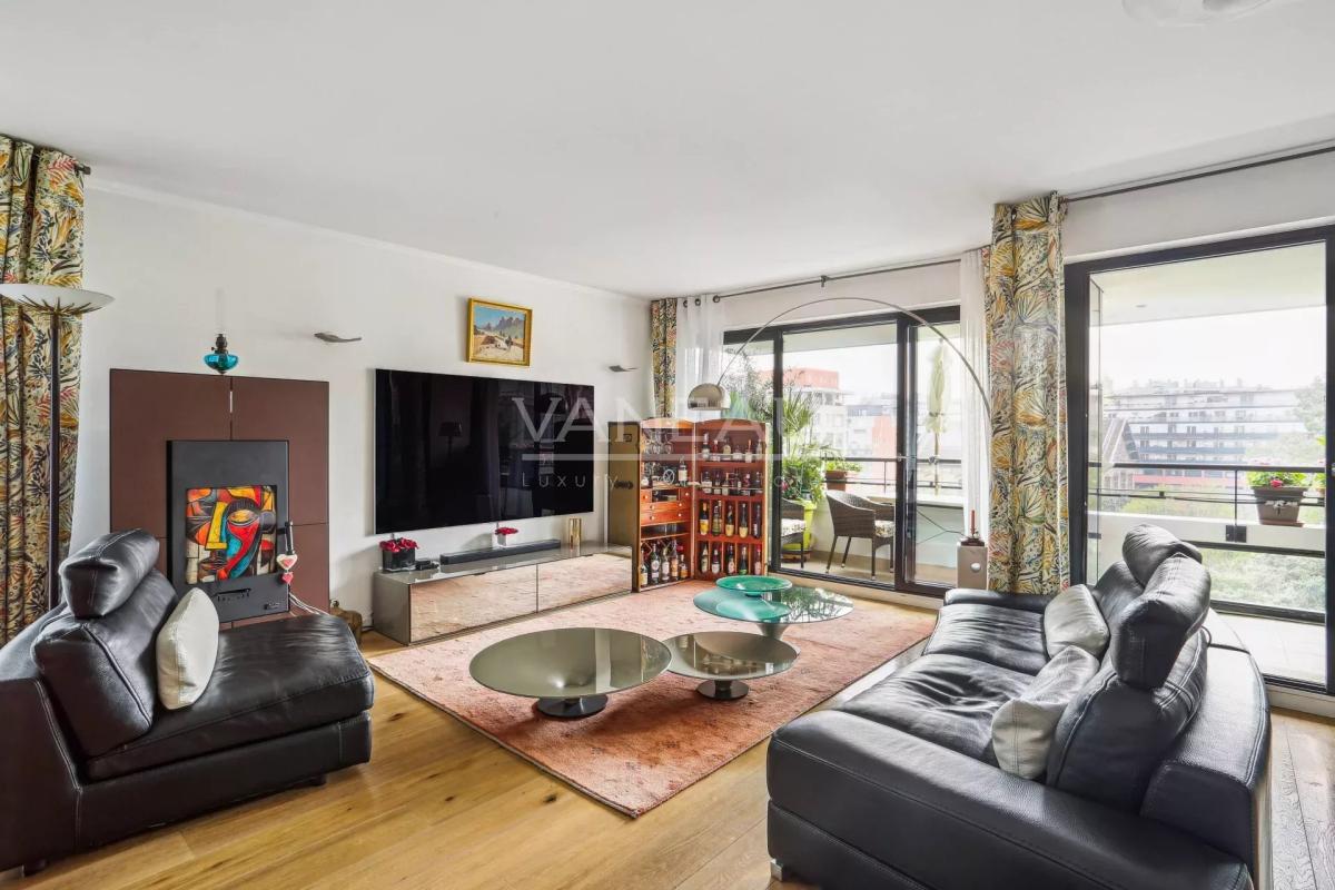 Paris XVIIe - Appartement familial avec terrasse, vue dégagée.