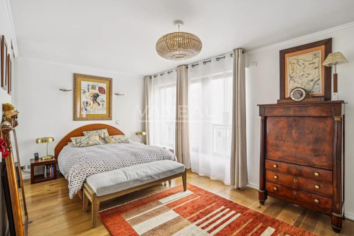 Paris XVIIe - Appartement familial avec terrasse, vue dégagée.