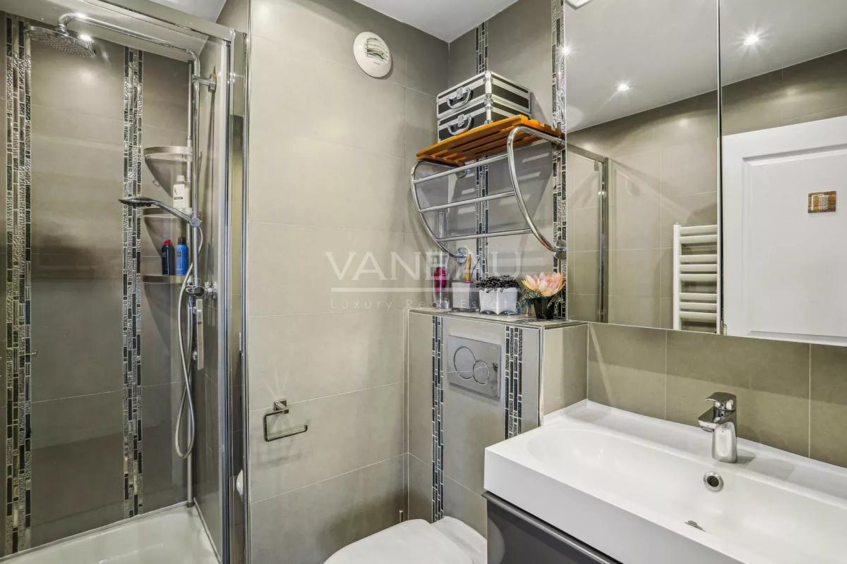 Paris XVIIe - Appartement familial avec terrasse, vue dégagée.