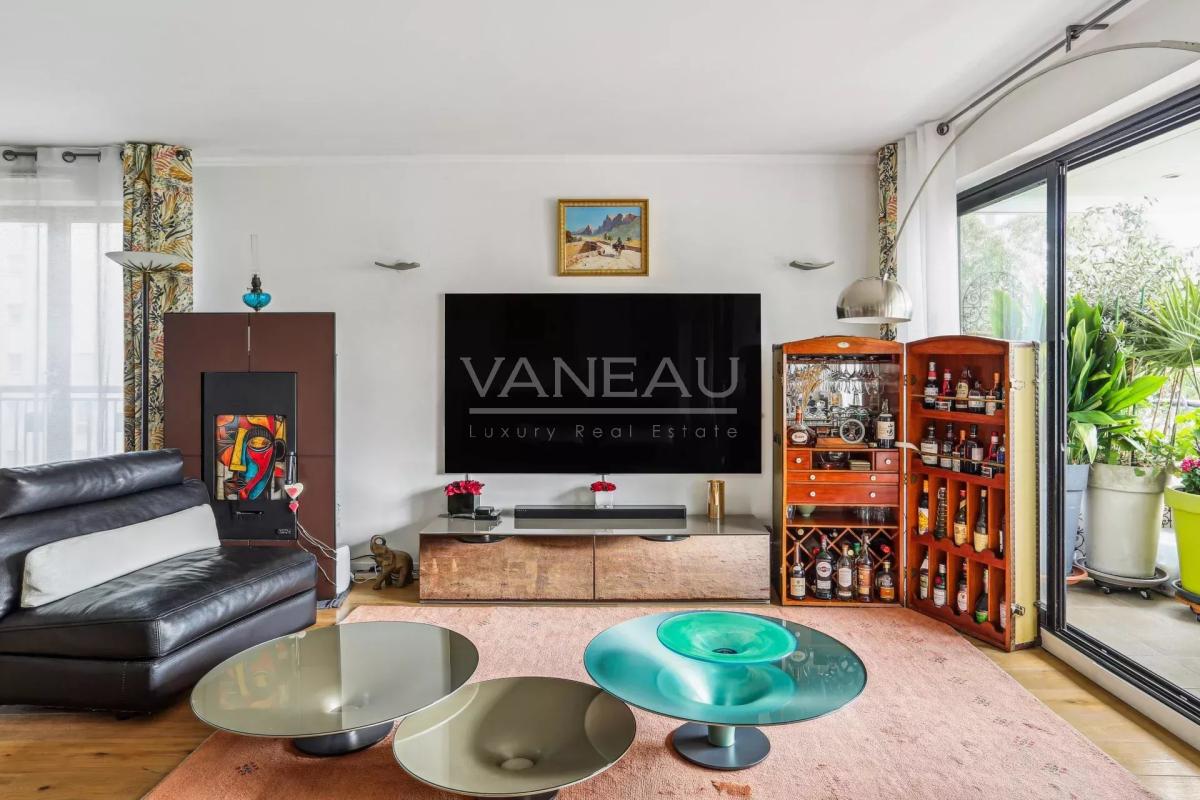 Paris XVIIe - Appartement familial avec terrasse, vue dégagée.