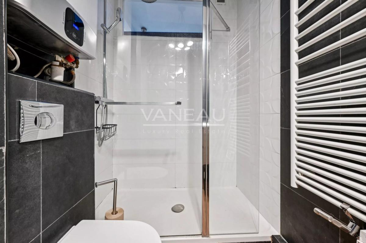 RUE DE VAUGIRARD - MEUBLÉ