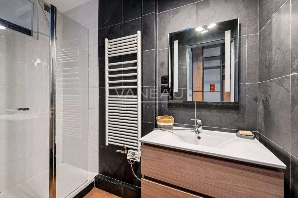 RUE DE VAUGIRARD - MEUBLÉ