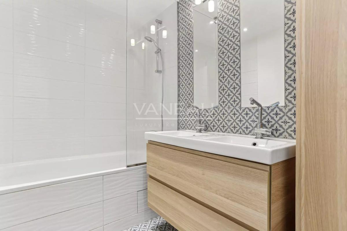 Boulogne Billancourt, Appartement familial en dernier étage avec