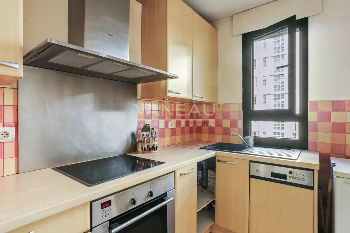 Boulogne  - Trois pièces avec balcon terrasse sur rue calme