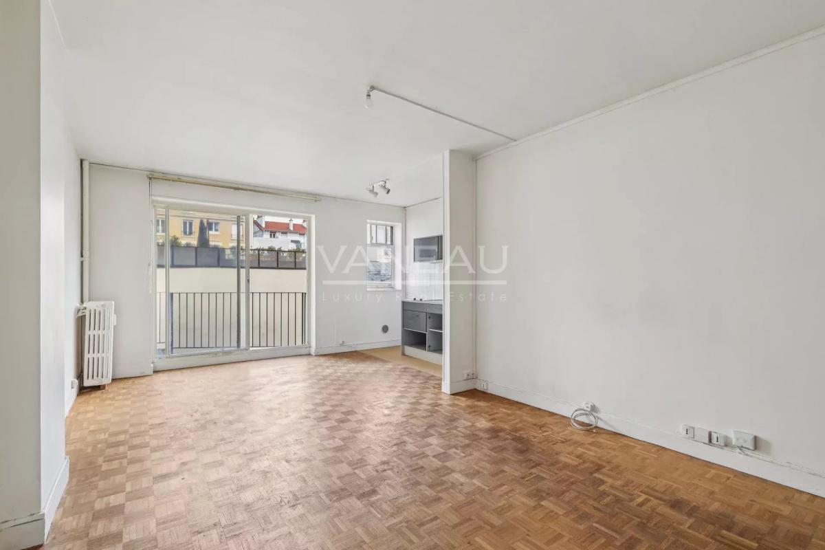 Paris XVe, grand studio 34.38 m² avec balcon