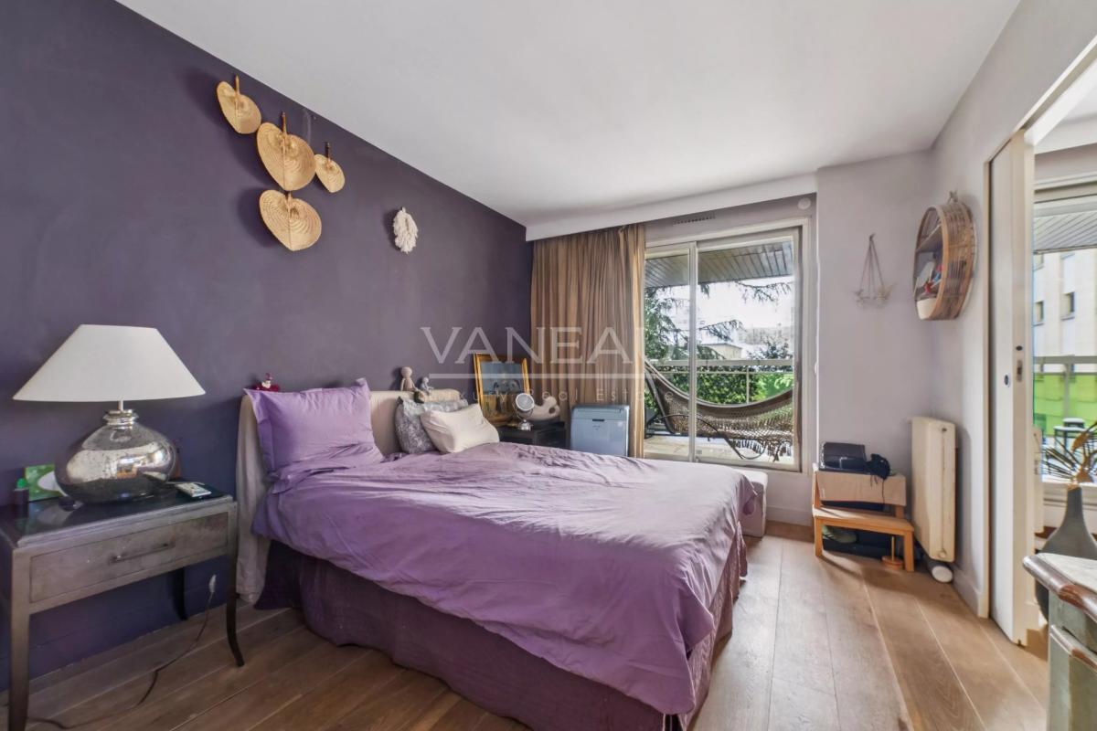 Terrasse et balcon. Cave et parking