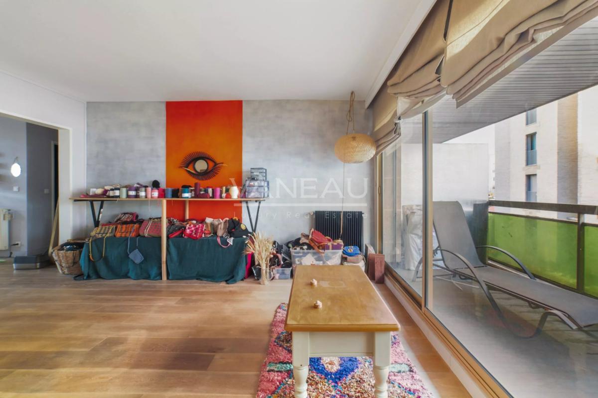 Terrasse et balcon. Cave et parking