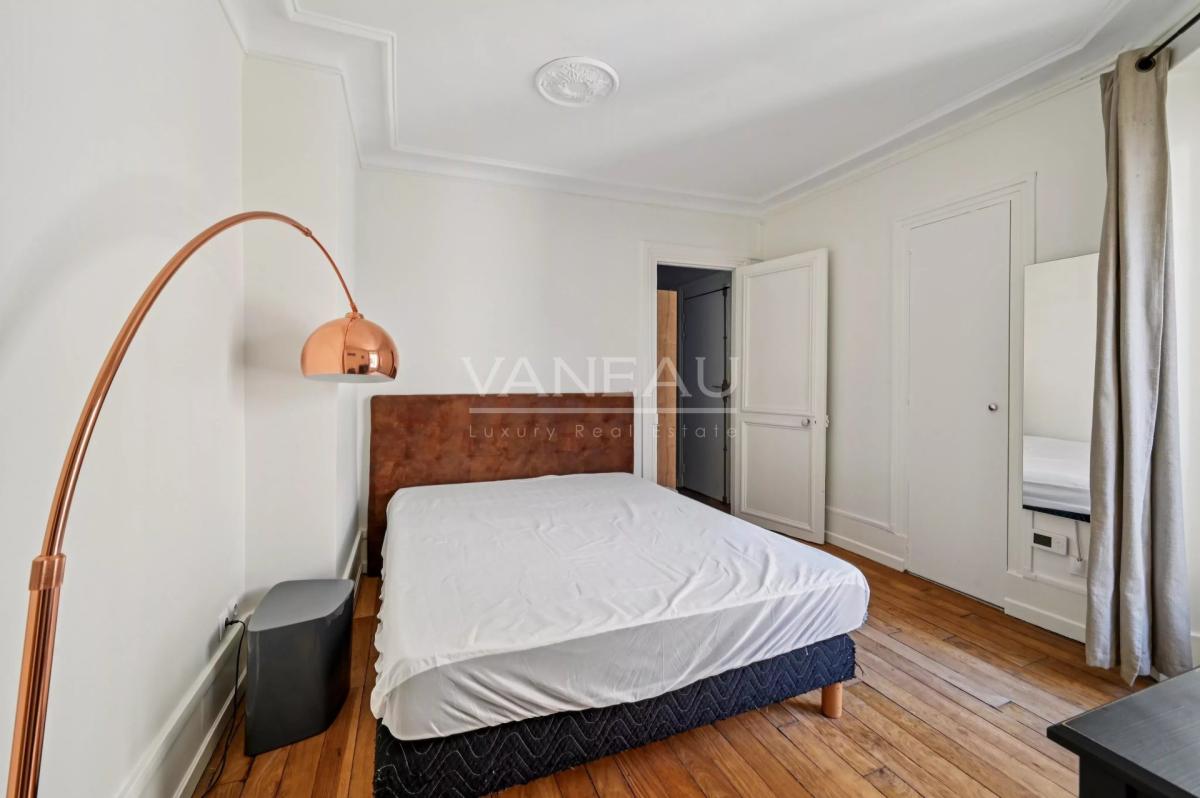 RUE DE VAUGIRARD - MEUBLÉ