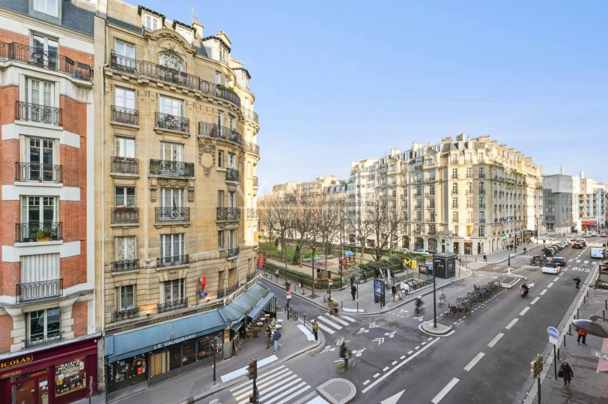 RUE DE VAUGIRARD - MEUBLÉ