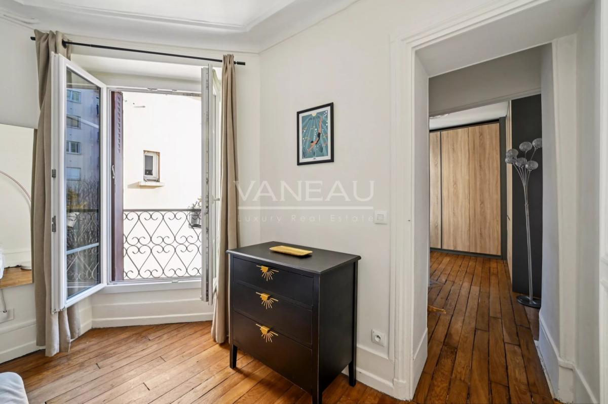 RUE DE VAUGIRARD - MEUBLÉ