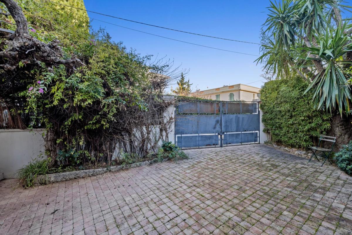 Cannes Petit Juas : Villa proche du centre-ville à pied à vendre