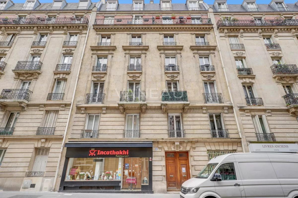 Paris 15ème - Ernest Renan - charmant deux pièces en étage élevé