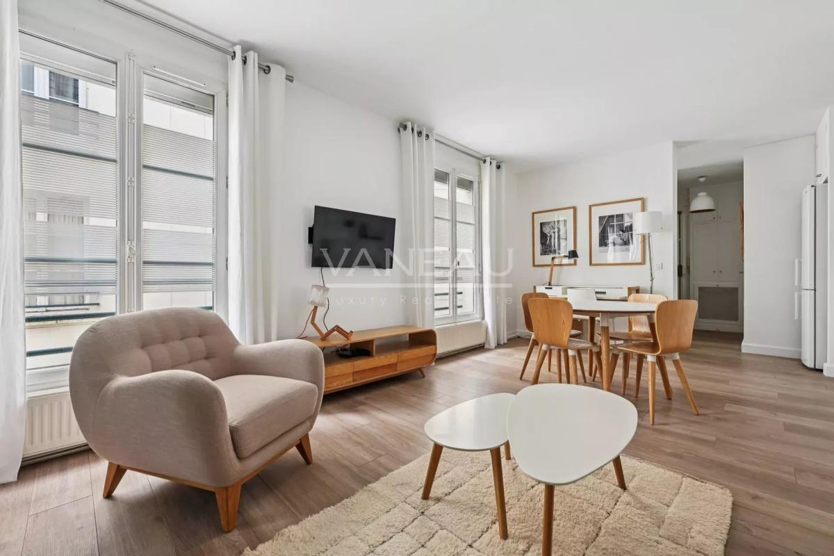 PARIS XVIe - Charmant deux pièces clés en main.