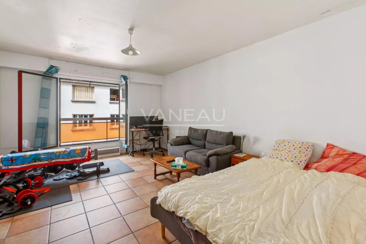 Paris XIXe - Rue de Romainville - Studio vendu loué -