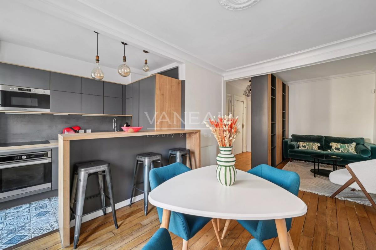 RUE DE VAUGIRARD - MEUBLÉ