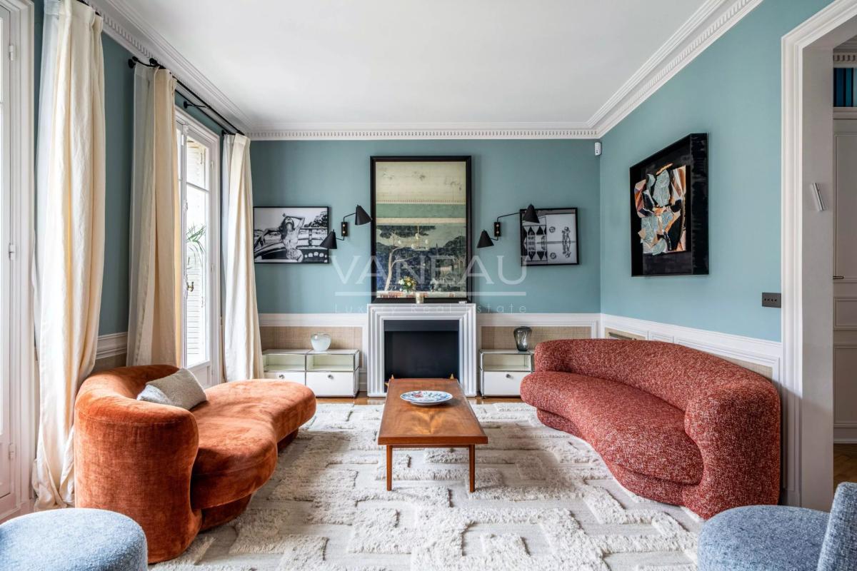 Paris XVIe - Victor Hugo - Dernier étage rénové avec balcon