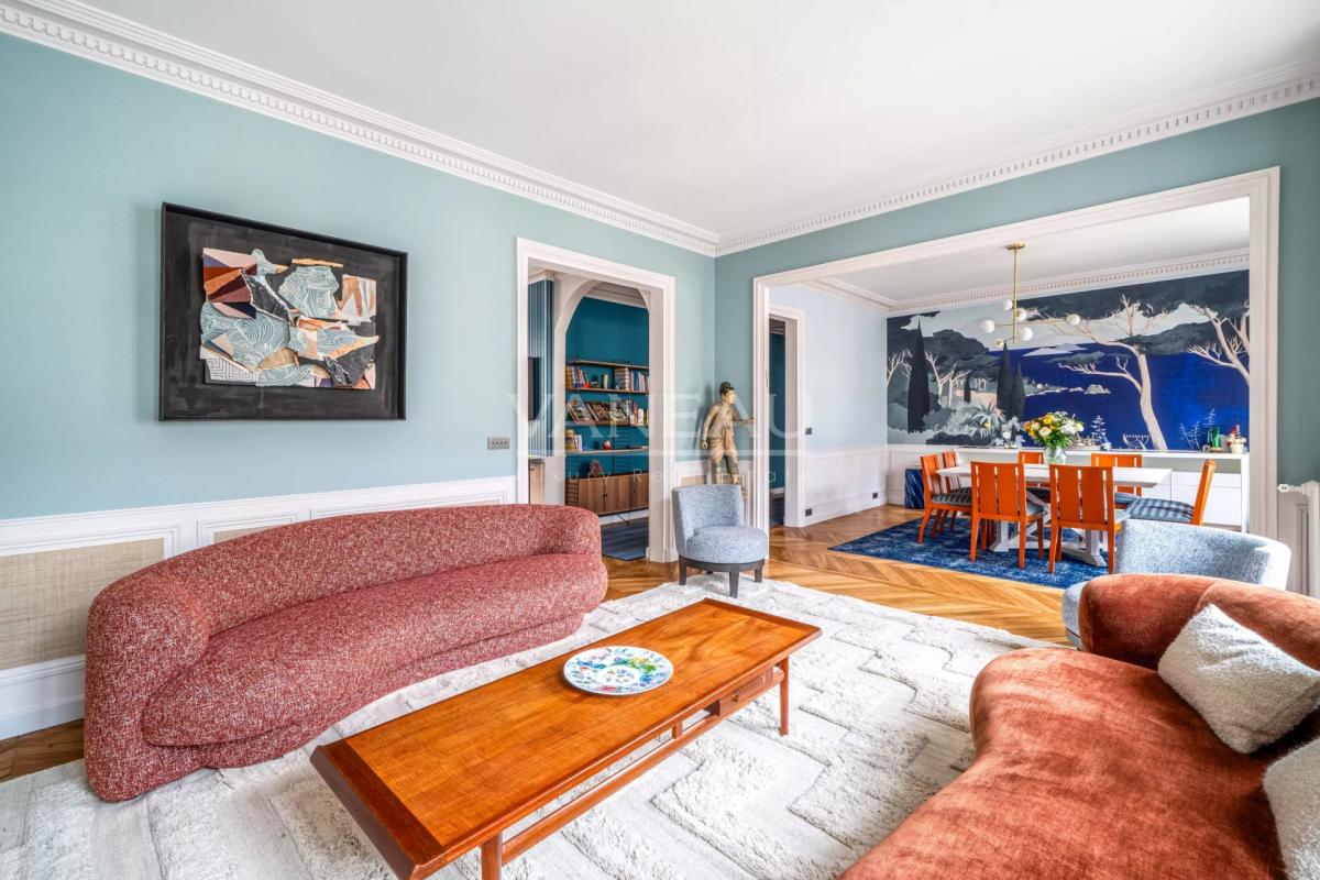 Paris XVIe - Victor Hugo - Dernier étage rénové avec balcon