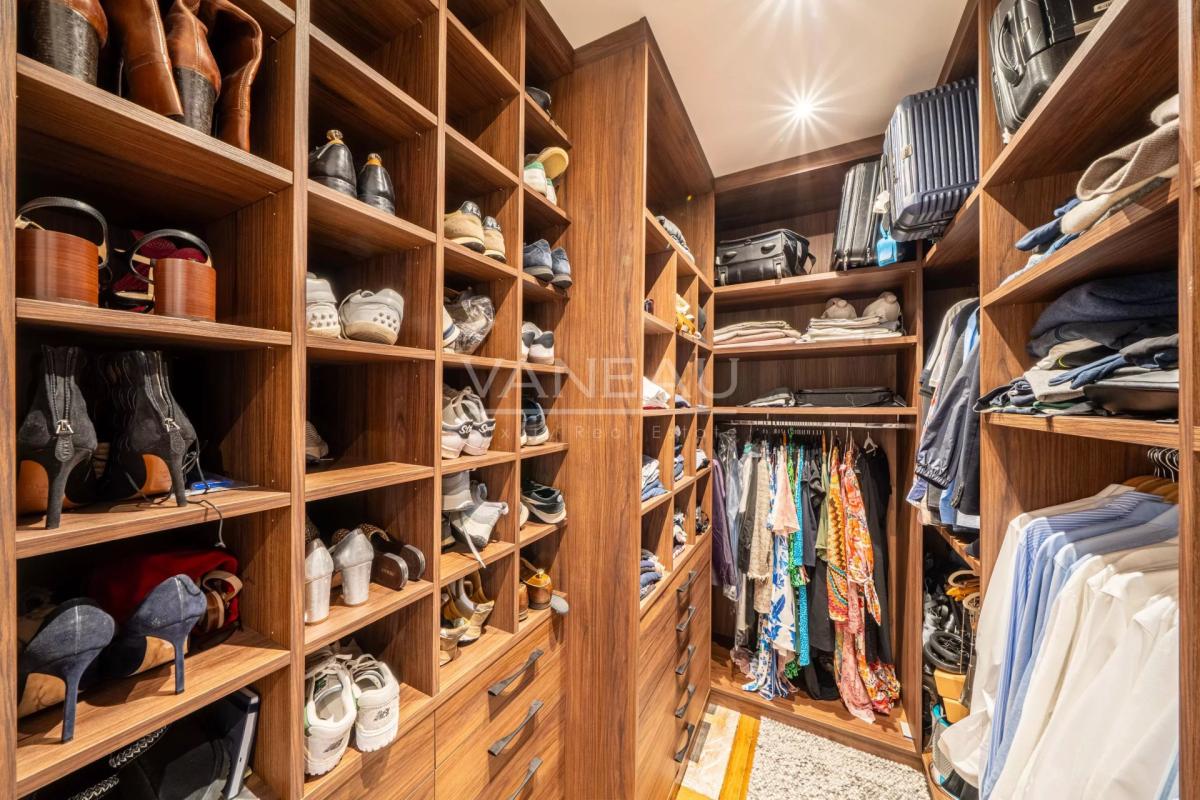 Paris XVIe - Victor Hugo - Dernier étage rénové avec balcon