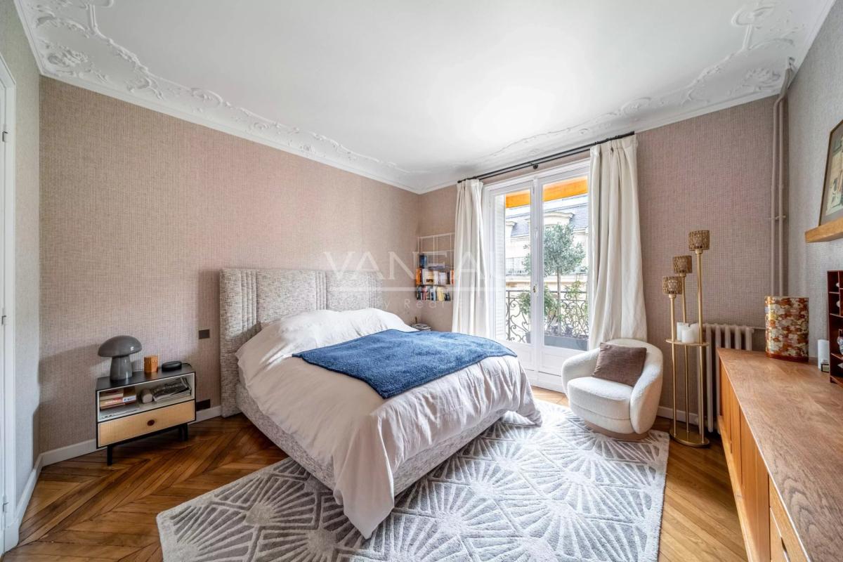 Paris XVIe - Victor Hugo - Dernier étage rénové avec balcon